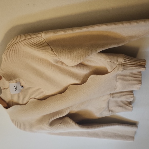 J.O.A Cream Scalloped Wrap Crossover Vneck Knit Sweater, Size S - Picture 6 of 6